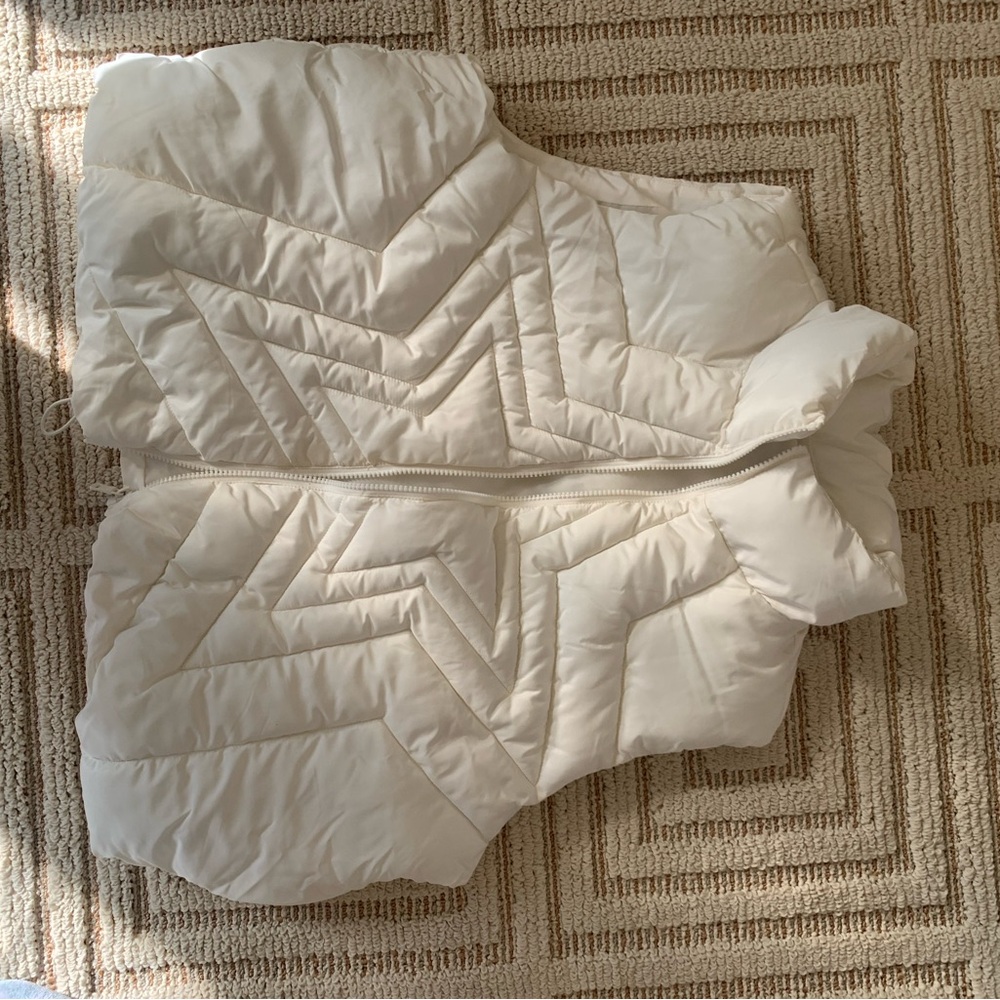 Women's Star Puff Vest - Picture 2 of 6